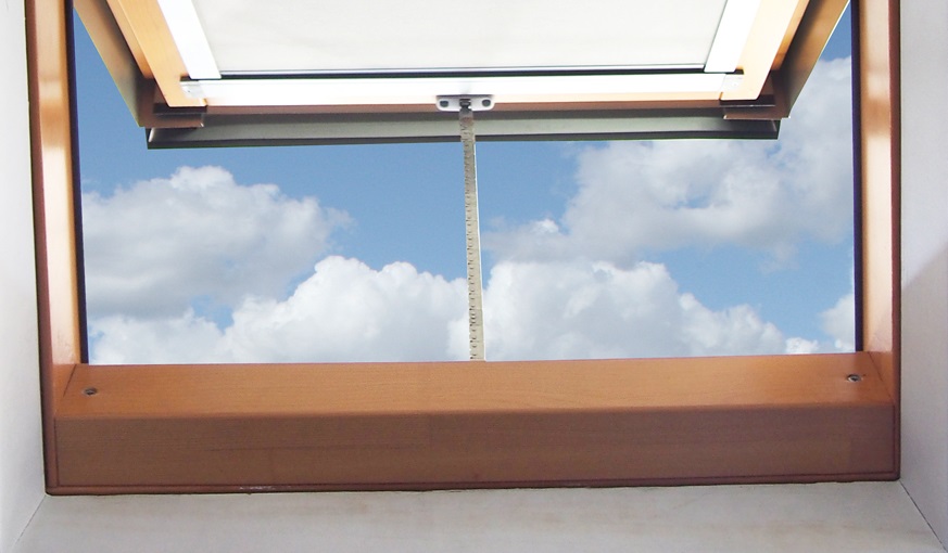 Finestra per tetto a vasistas apertura motorizzata